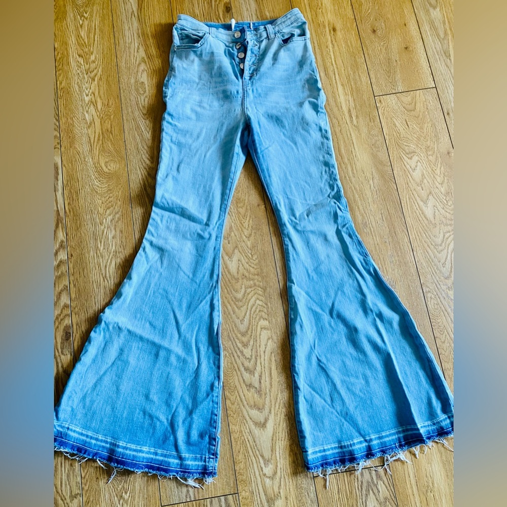 Free People high waisted light denim flares, great condition, size 28